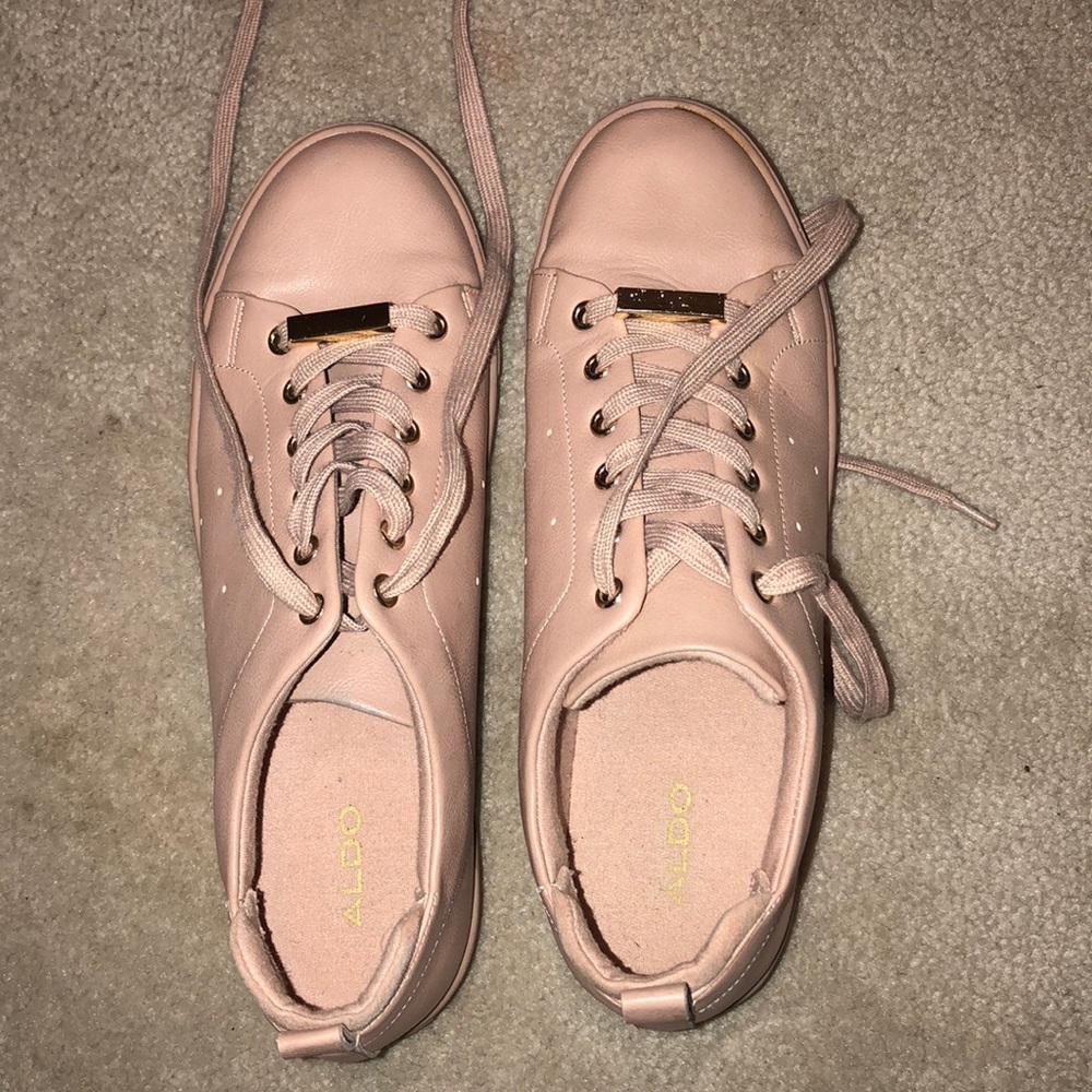 Nude/pink sneakers